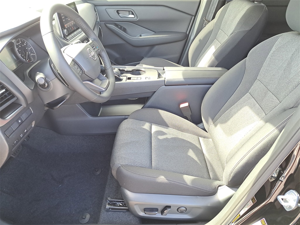 2026 Nissan Rogue SV photo 18