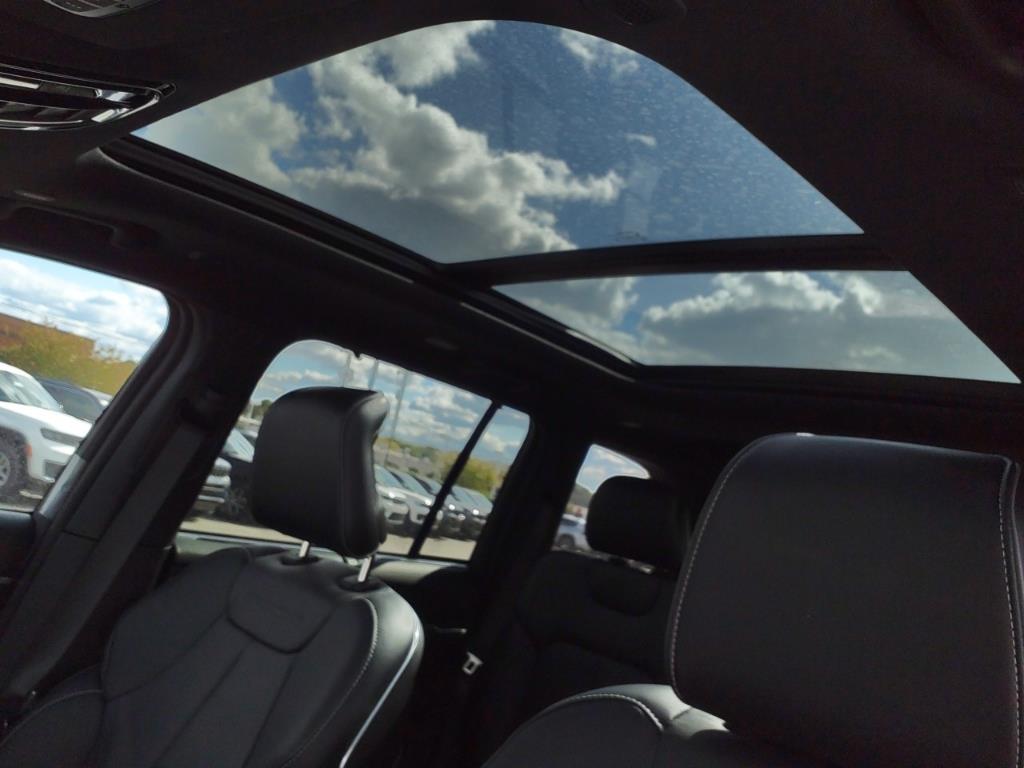2024 Jeep Cherokee Overland 4xe photo 9
