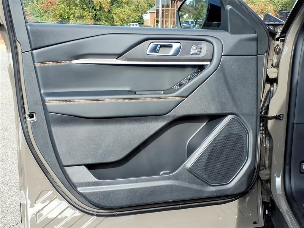 2026 Ford Explorer photo 4