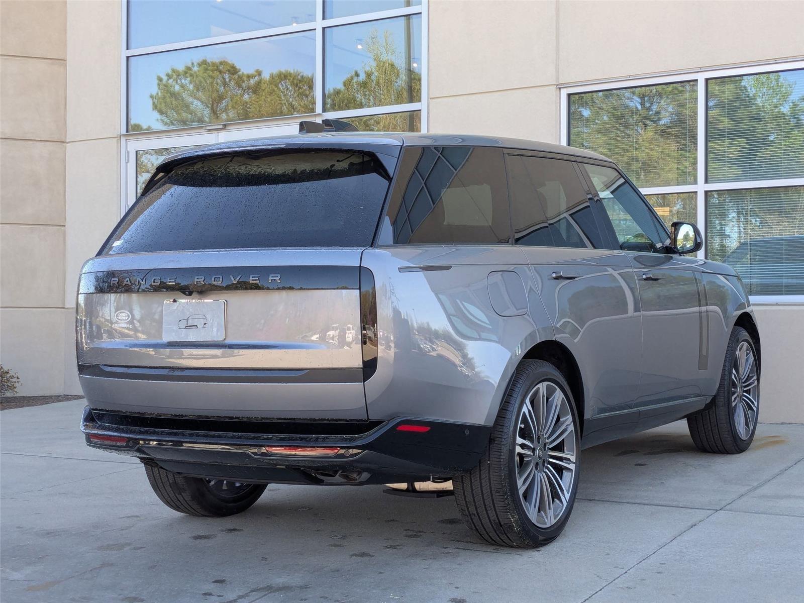 2025 Land Rover Range Rover SE photo 2