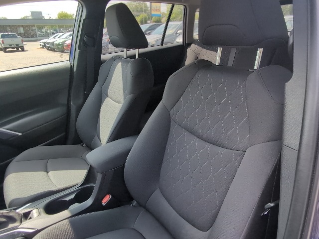 2022 Toyota Corolla Cross LE photo 13
