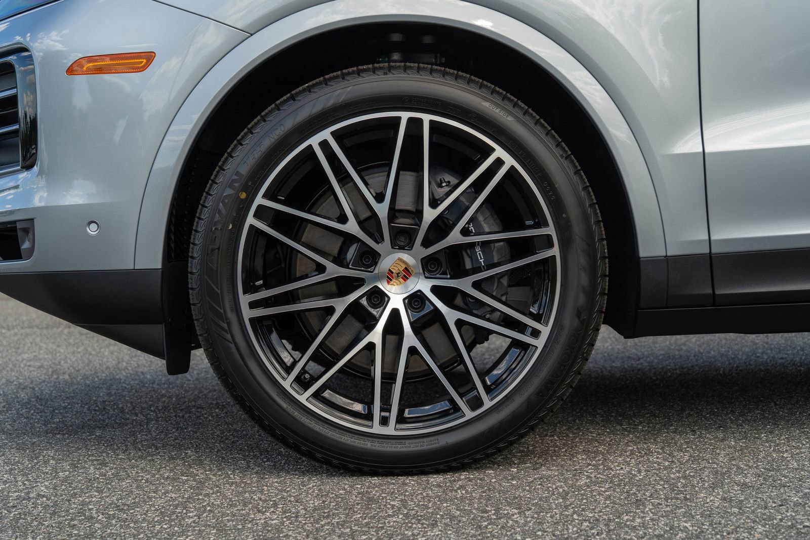 2026 Porsche Cayenne Base photo 11
