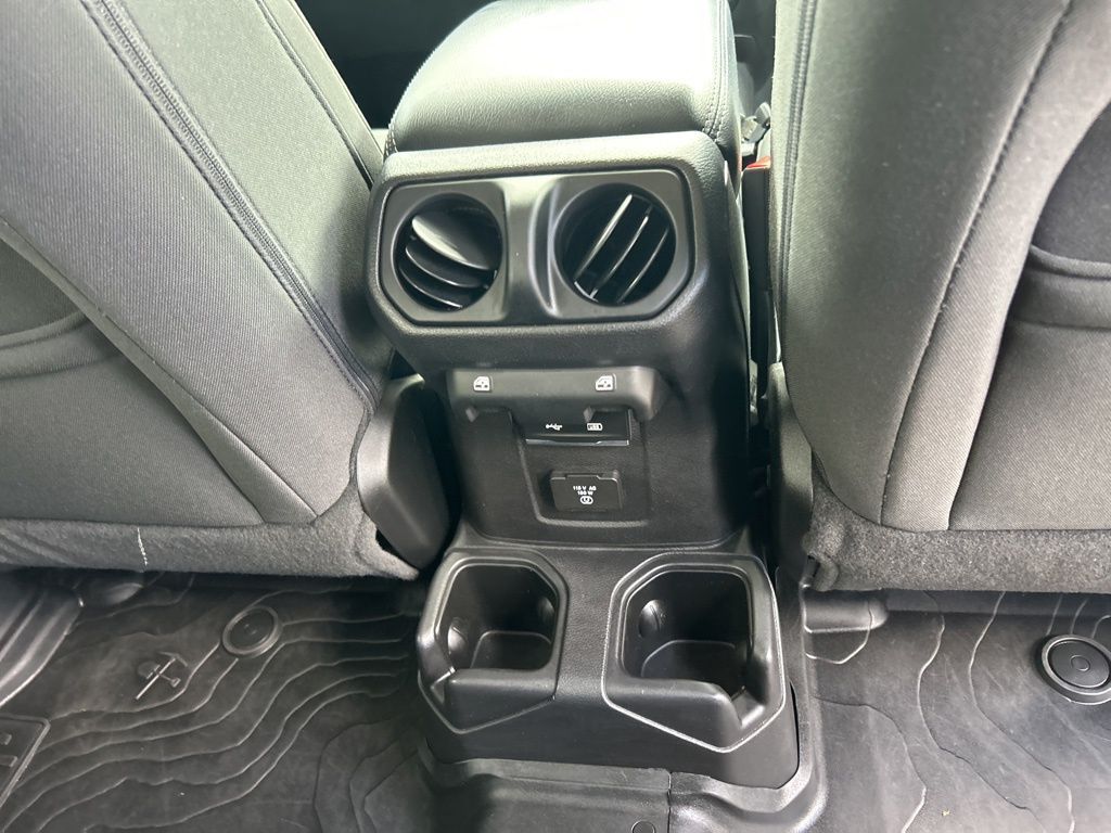 2019 Jeep Wrangler Unlimited Sahara photo 29