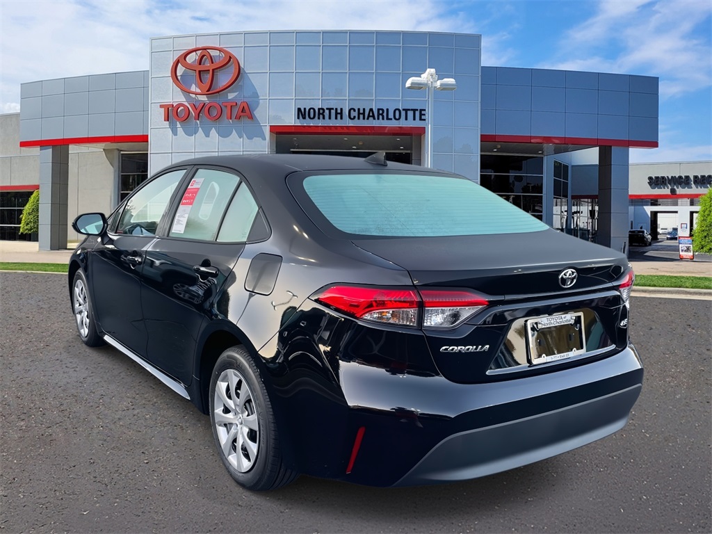 2025 Toyota Corolla LE photo 5