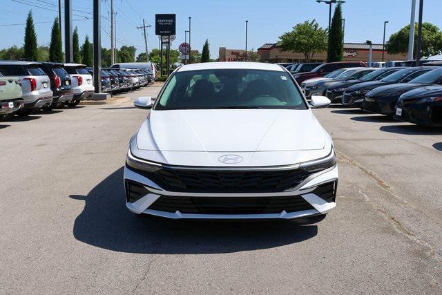 New 2025 White Hyundai SE image 2