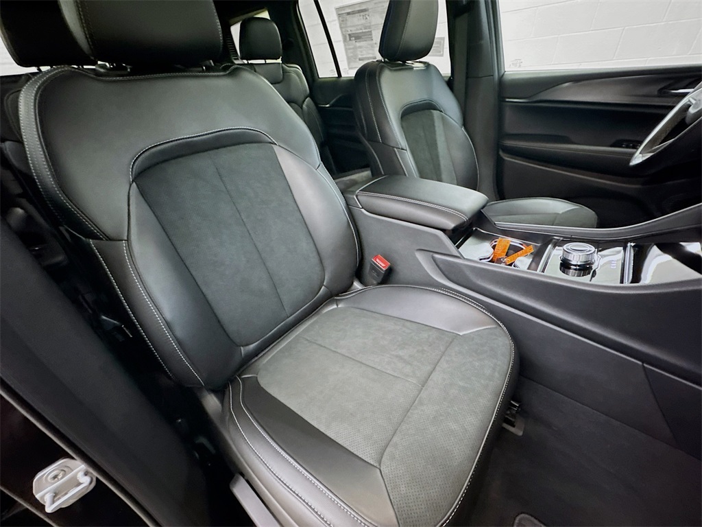 2025 Jeep Grand Cherokee Altitude X photo 30