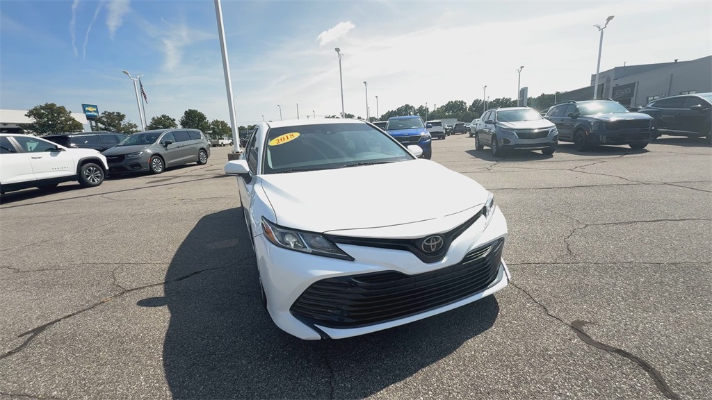 2018 Toyota Camry LE photo 3