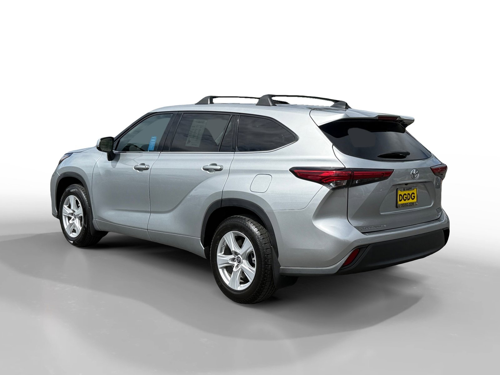 2022 Toyota Highlander LE photo 2