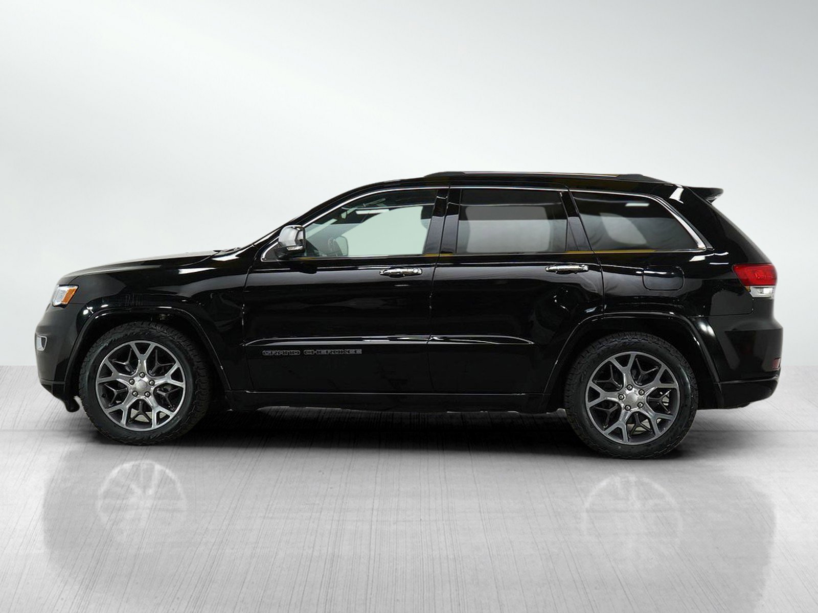 Used 2019 Jeep Grand Cherokee Overland with VIN 1C4RJFCG9KC594895 for sale in Burnsville, Minnesota