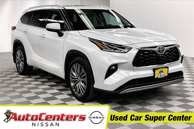 2022 Toyota Highlander Platinum's photo