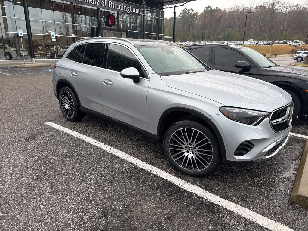 2023 Mercedes-Benz GLC GLC300's photo