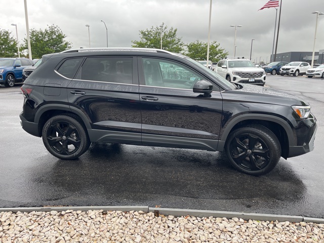 2025 Volkswagen Taos SEL photo 6