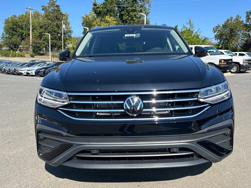 2024 Volkswagen Tiguan SE photo 2