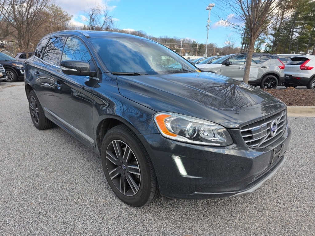 2016 Volvo XC60 T6 Platinum's photo