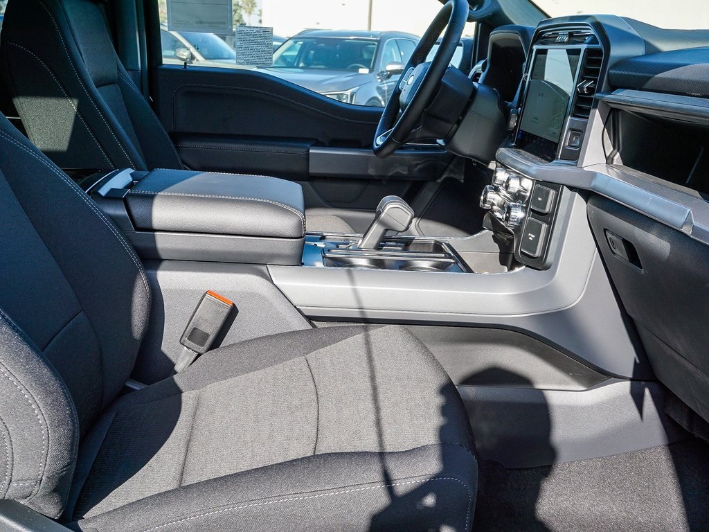 2025 Ford F-150 XLT photo 12
