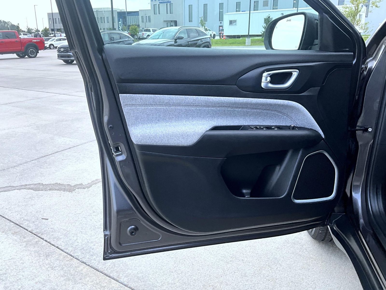 2023 Jeep Compass Latitude Lux photo 10