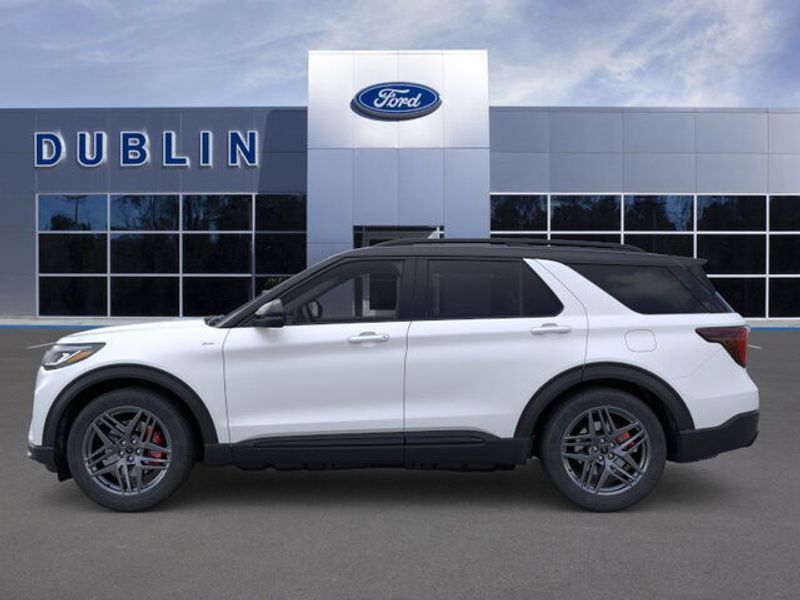 2025 Ford Explorer ST-Line photo 3