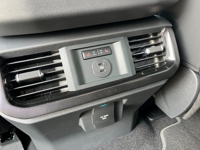 2025 Ford F-150 Lightning Platinum photo 21