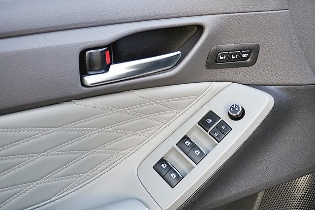 Used 2019 Gray Toyota XLE image 22