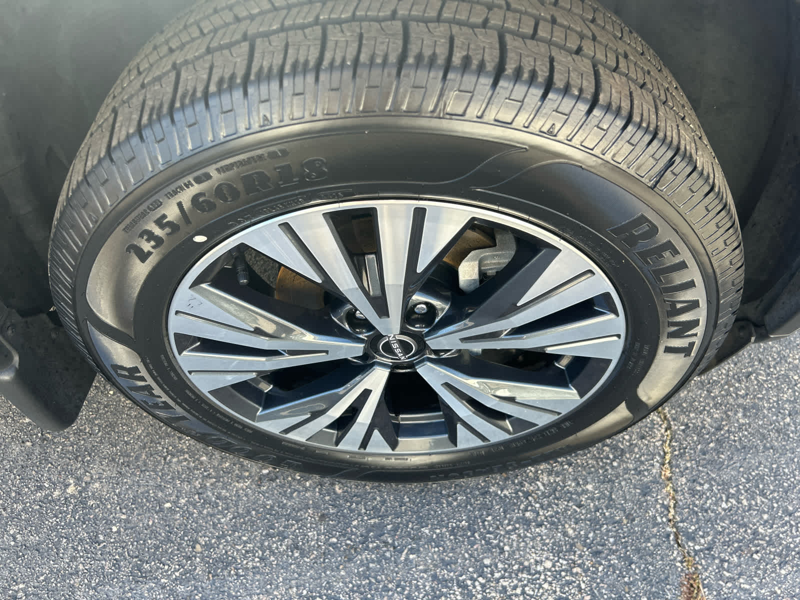 2023 Nissan Rogue SV photo 3