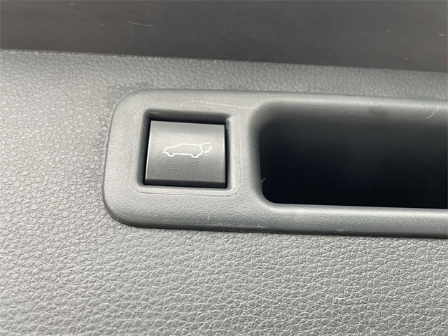 2023 Toyota Highlander L photo 12