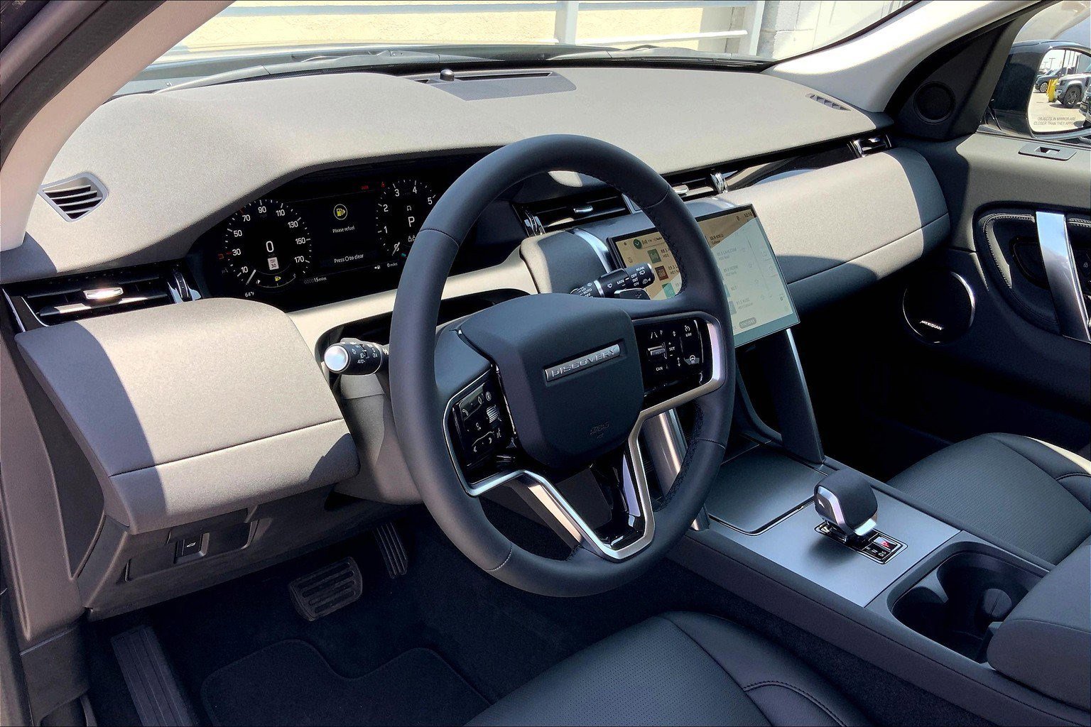 2025 Land Rover Discovery Sport S photo 3