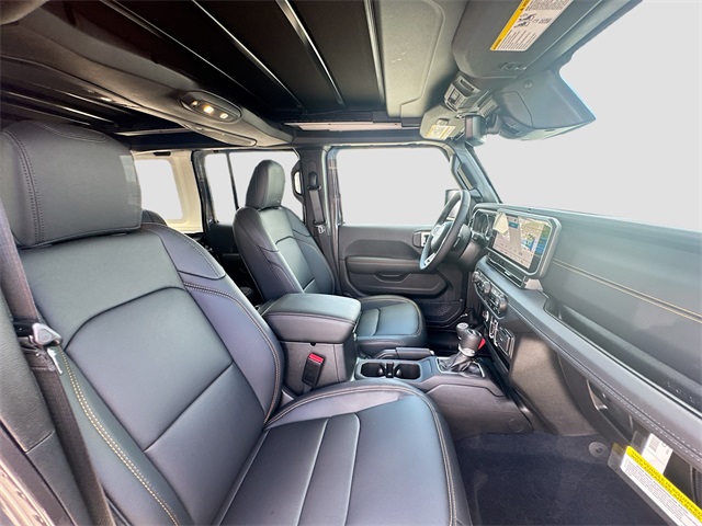 2025 Jeep Wrangler Sahara photo 24