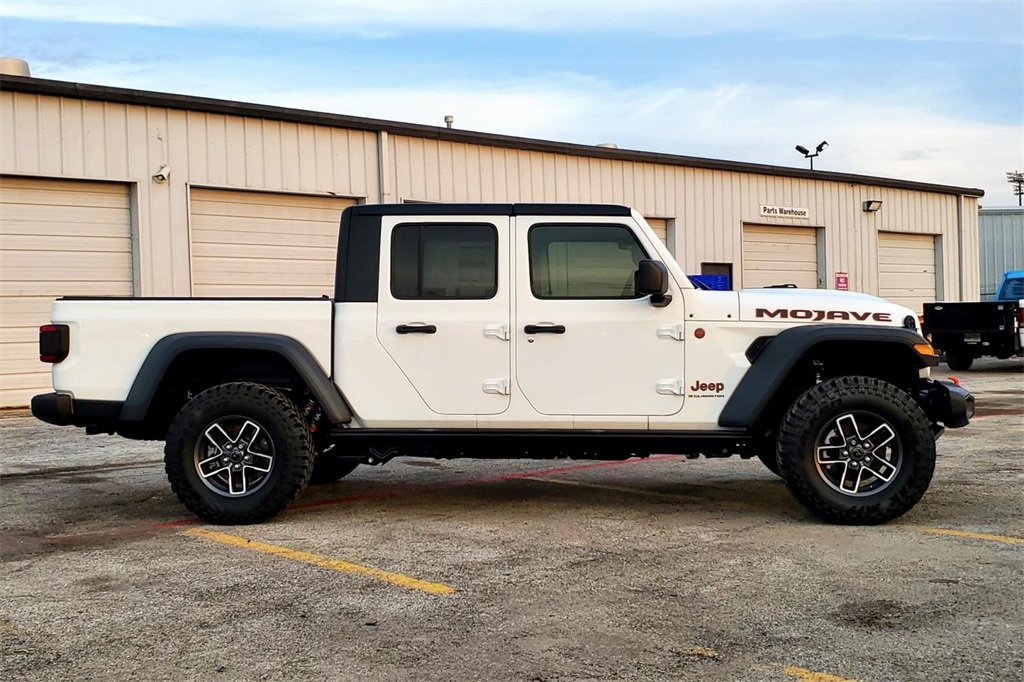 2025 Jeep Gladiator Mojave photo 2