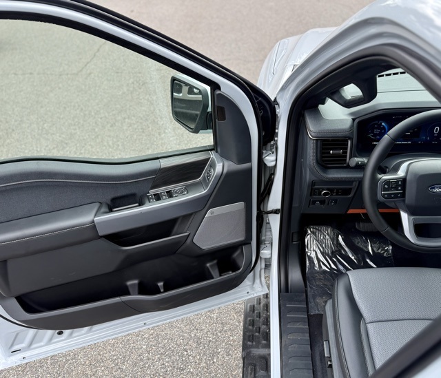 2025 Ford F-150 Lightning Lariat photo 15