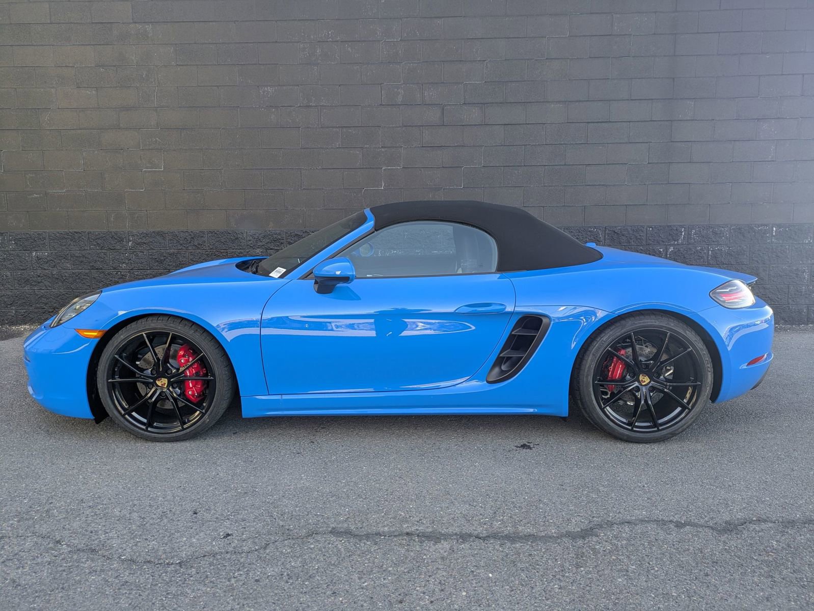 2025 Porsche Boxster S photo 2