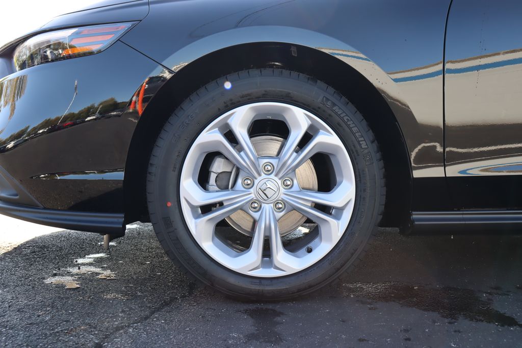 2025 Honda Accord LX photo 9