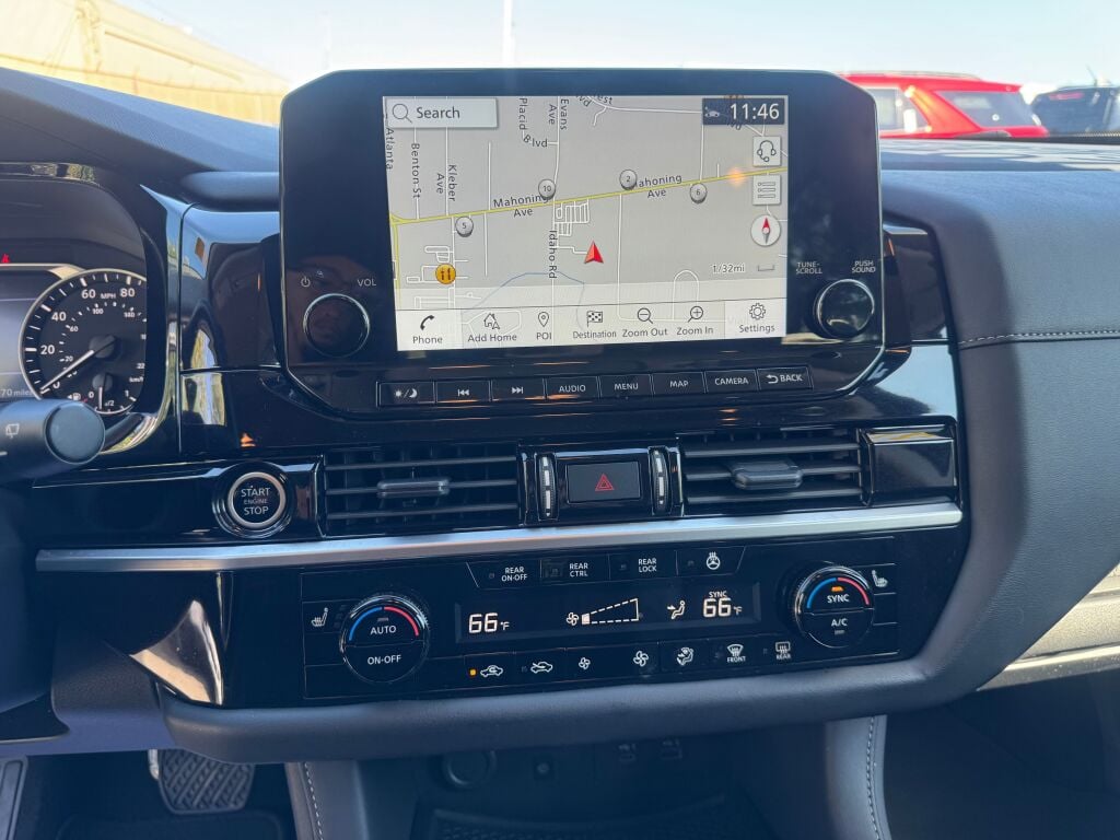 2024 Nissan Pathfinder SL photo 10