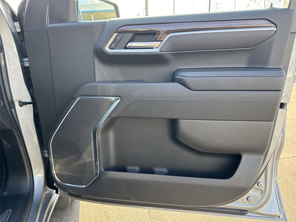 2025 Chevrolet Silverado 1500 LT photo 28