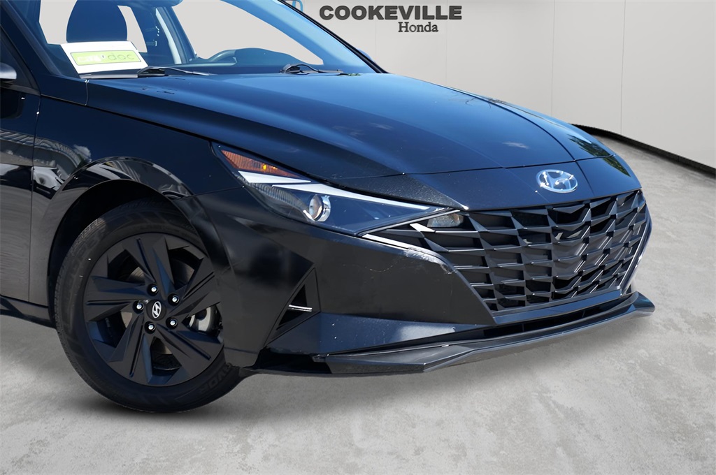 2021 Hyundai Elantra SEL photo 2