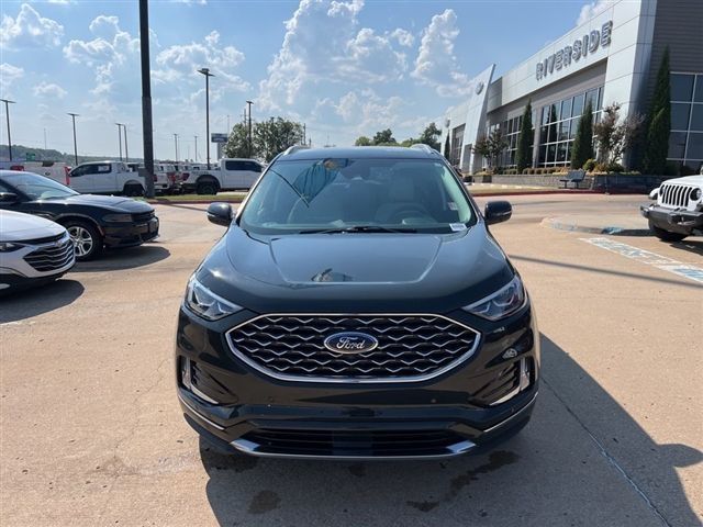2022 Ford Edge Titanium photo 2