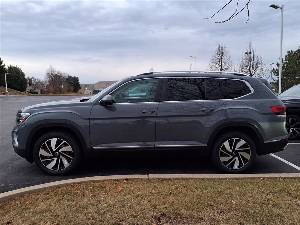 2026 Volkswagen Atlas SEL photo 2