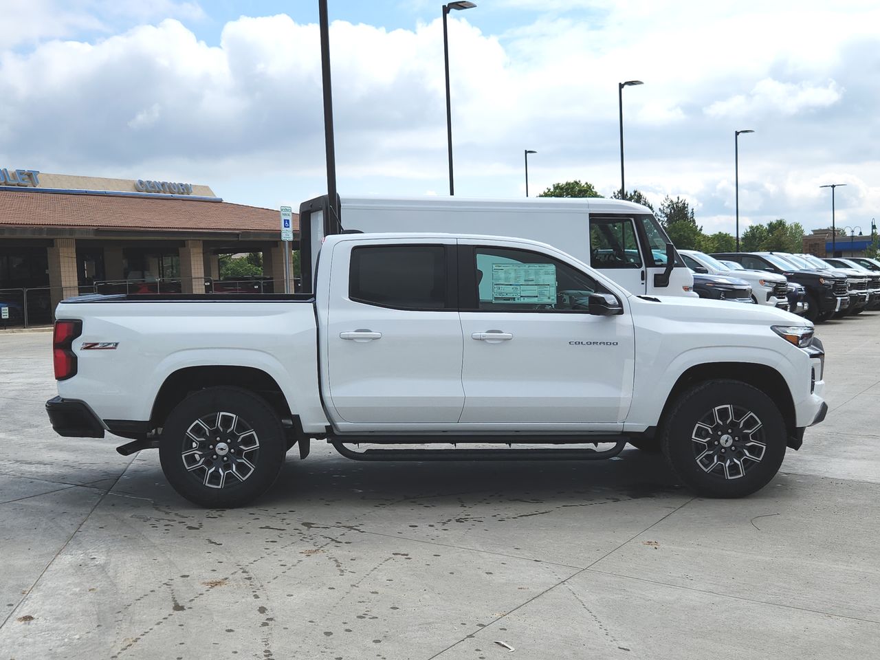 2025 Chevrolet Colorado Z71 photo 9