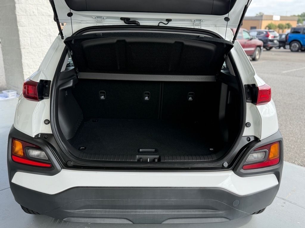 2021 Hyundai Kona SE photo 3