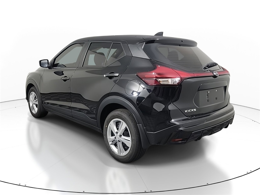 2024 Nissan Kicks S photo 3