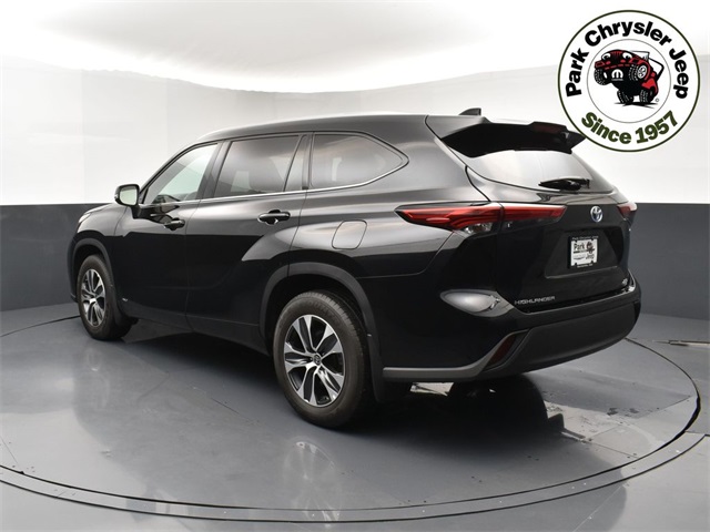 2022 Toyota Highlander Hybrid XLE photo 3