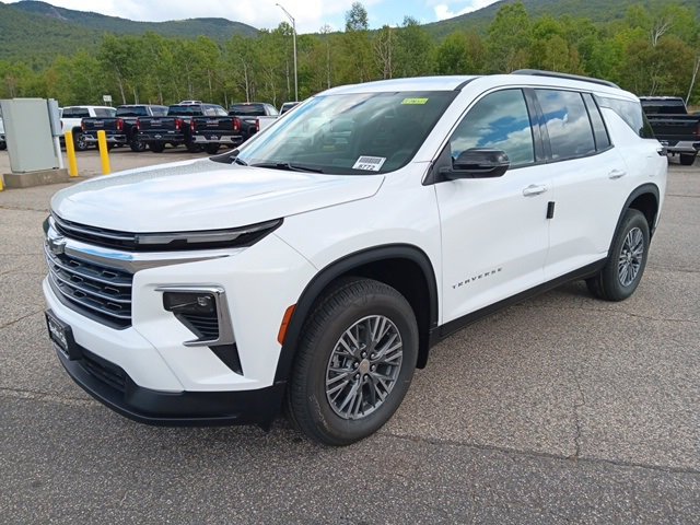 2026 Chevrolet Traverse photo 2