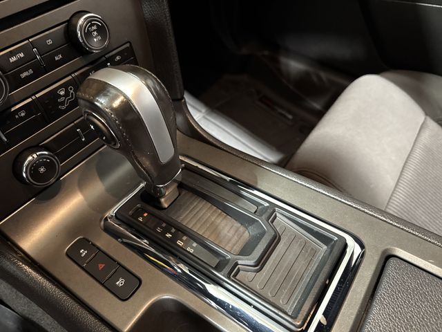 2013 Ford Mustang V6 photo 16