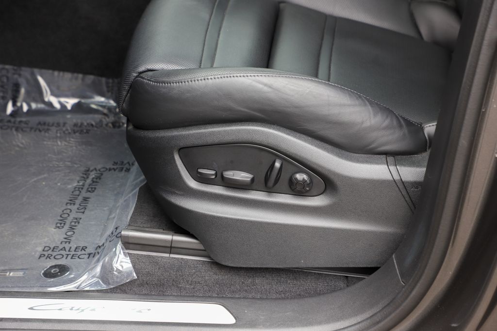 2024 Porsche Cayenne Coupe Base photo 22