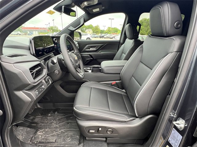 2025 Chevrolet Silverado EV LT photo 13