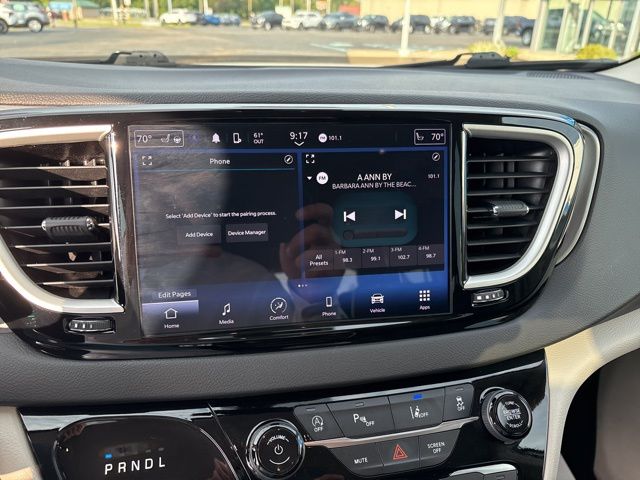 2024 Chrysler Pacifica Touring L photo 26