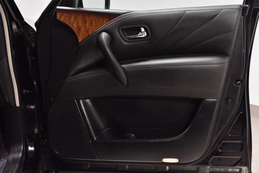 2017 Infiniti QX80 Base photo 32