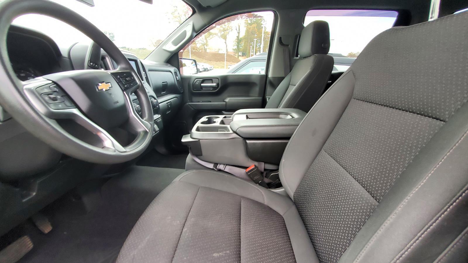 2022 Chevrolet Silverado 1500 Custom photo 3