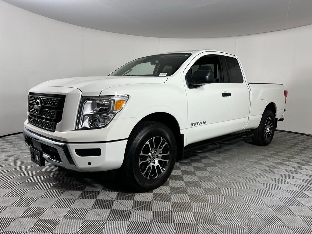 2024 Nissan Titan SV photo 2