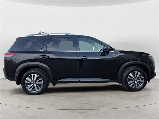 2024 Nissan Pathfinder SL photo 3