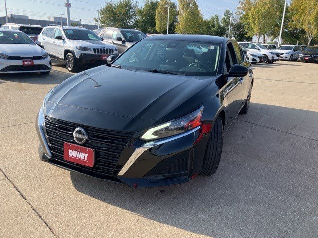 2023 Nissan Altima 2.5 SV photo 3